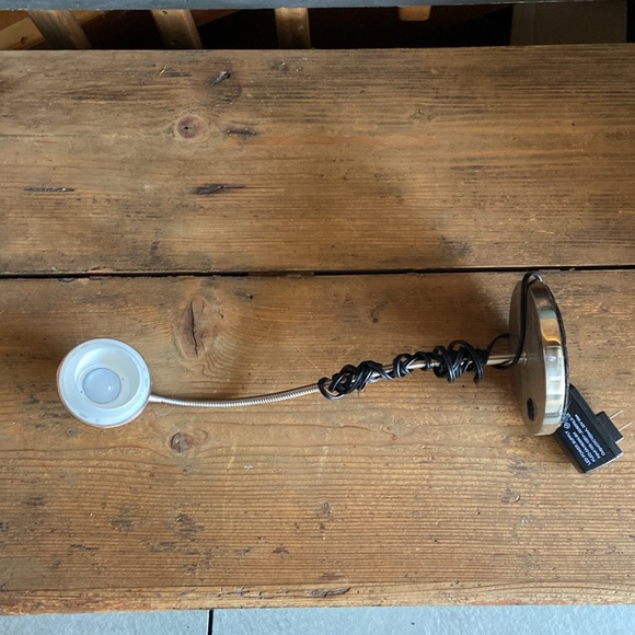 Desk or side table lamp. - Picture 2 of 7